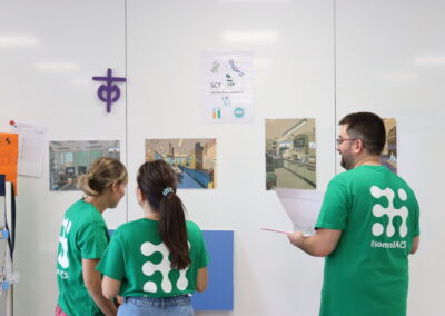 Fotos durante el taller de InvestIACS ¡Aquí hacemos ciencia! el 13 de junio en Colegio marianistas de Zaragoza
