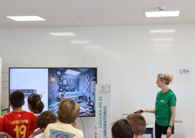 Fotos durante el taller de InvestIACS ¡Aquí hacemos ciencia! el 13 de junio en Colegio marianistas de Zaragoza