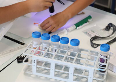 Fotos durante el taller de InvestIACS ¡Aquí hacemos ciencia! el 13 de junio en Colegio marianistas de Zaragoza