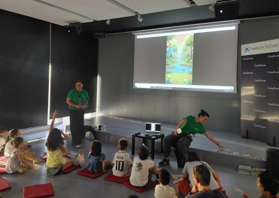 Actividad de Cuentacuentos realizada en Caixa Forum durante la Noche de los Investigadores e Investigadoras